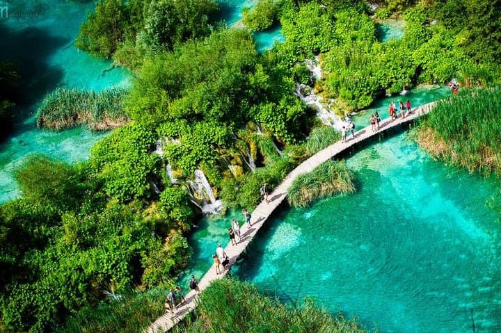 Zadar to Plitvice lakes: Guided tour with pre-booked tickets