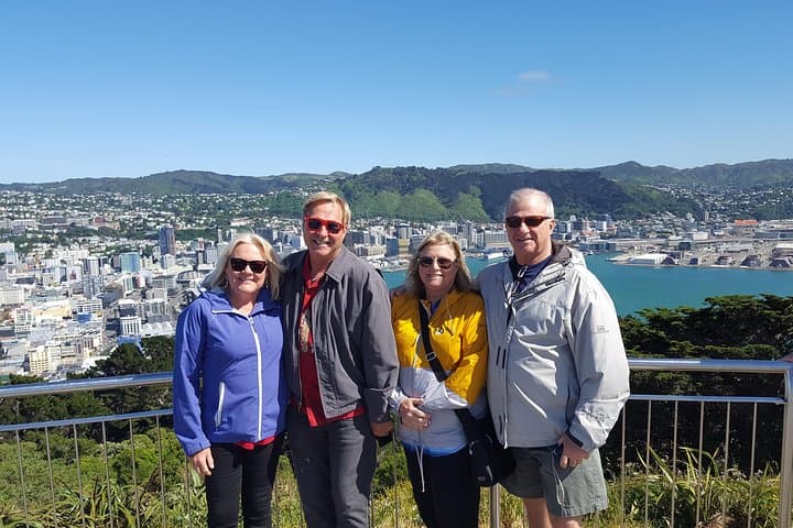 Wellington Highlights ‘Cave to Coast’ Tour with Lunch
