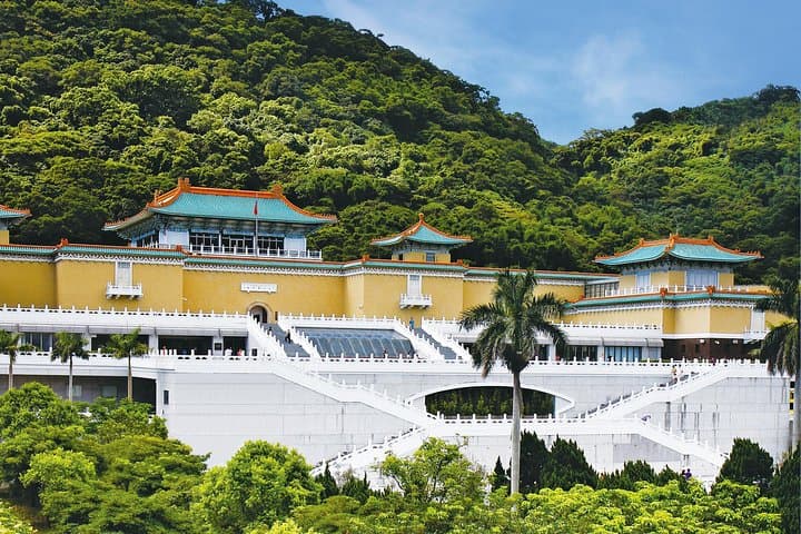 Taipei City Tour with National Palace Museum Ticket