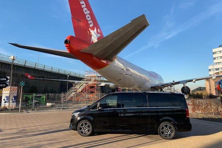 Amsterdam to Schiphol Airport Transfer Comfort & service.