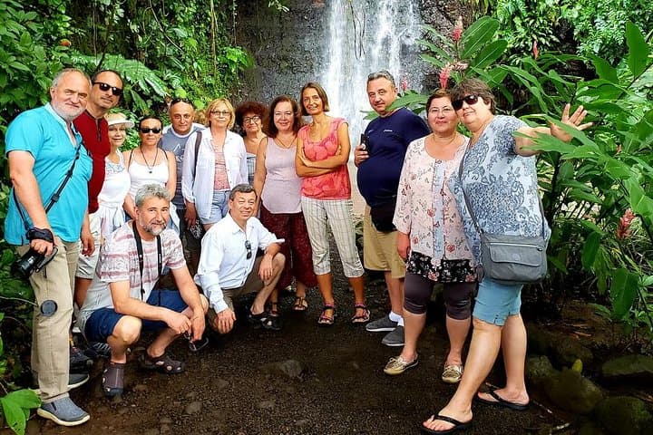 Private full day tour around Tahiti: the island's nature wonders 