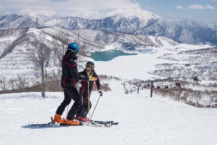 Full Day Ski Lesson (6 hours) in Yuzawa, Japan