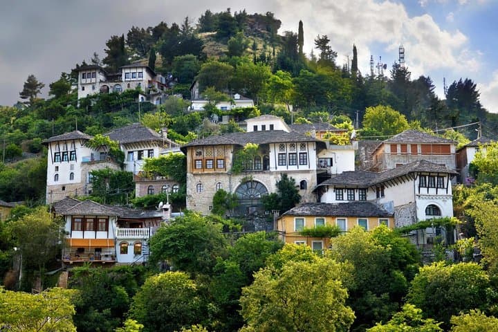 Tour Gjirokaster,Blue Eye & Lekursi Castle