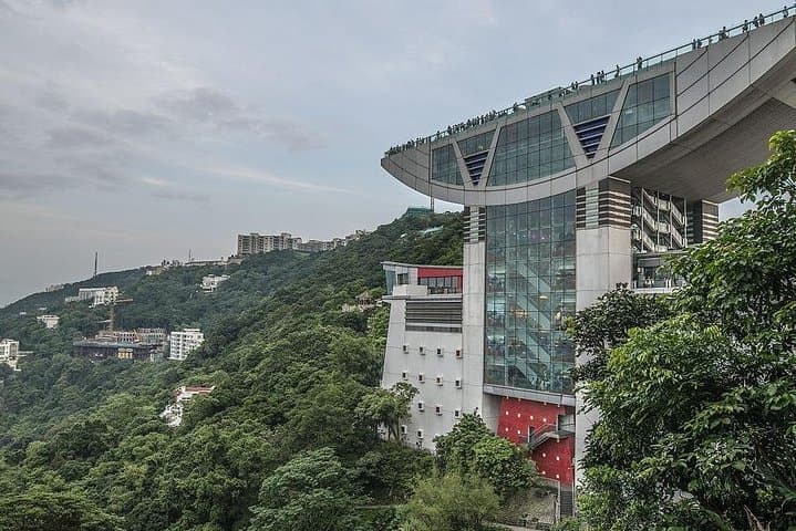 A Private City Tour of Hong Kong with Mercedes-Benz