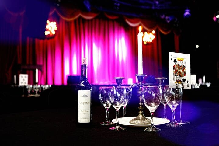 House of Illusion Magic Show with Drinks 