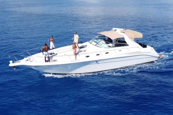 4 hours - Private 48ft Yacht all inclusive in Tulum and Playa del Carmen 