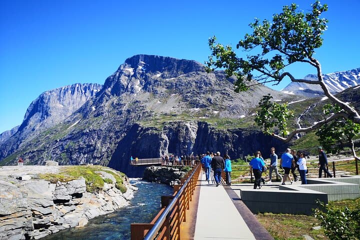 Trollstigen 100% Highlights Fjord to Troll 10 stops 16 seats max 