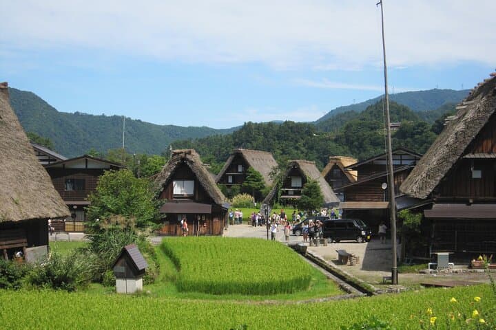 [Day trip bus tour from Kanazawa Station] Weekend only! World Heritage Shirakawago Day Bus Tour