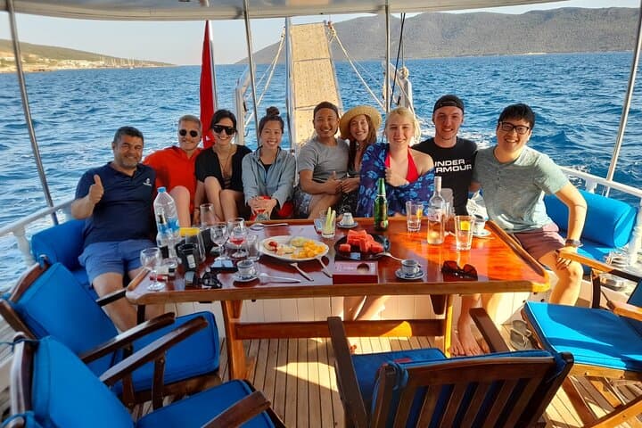 3-Hour Private Sunset Boat Tour With Dinner in Bodrum