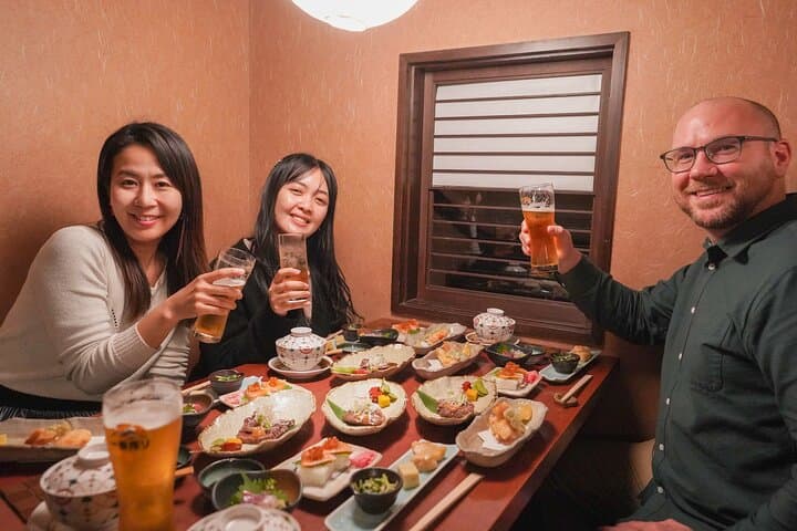 Kyoto Night Foodie Tour in Gion (15+ Tastings, Full dinner)
