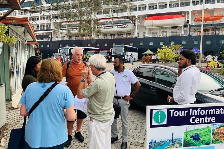 Shore Excursion Kelaniya Temple & Colombo City Tour