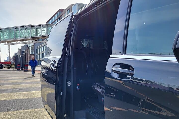 Private Minivan Transfer Service Ijmuiden