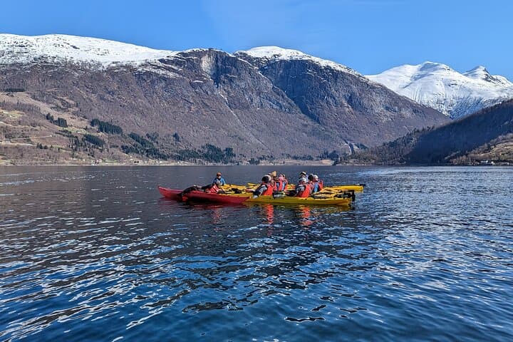 Olden: easy Kayaking for beginners om the fjord 
