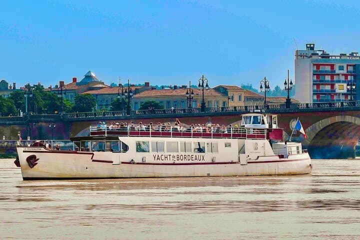 Prestige Commented Cruise glass of wine and Canelé in Bordeaux