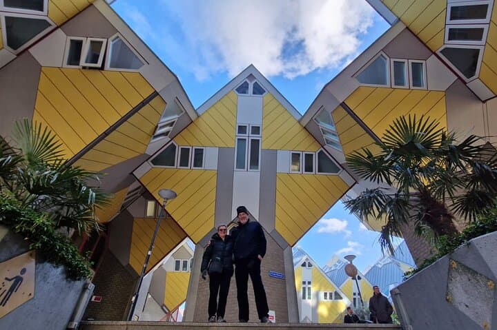 Rotterdam 3h walk: Architecture, Gems, WWII & Hilights with local