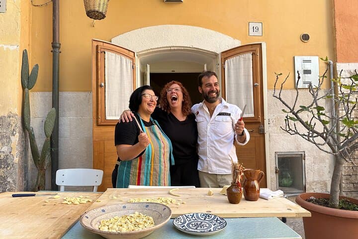 Bari Walking Tour with Pasta Experience