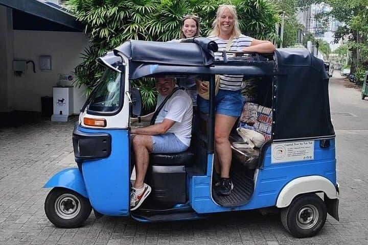 Colombo Tuk Tuk City Tour -Sightseeing Entry Fees & Food Included